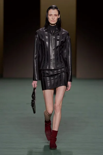 Look 1